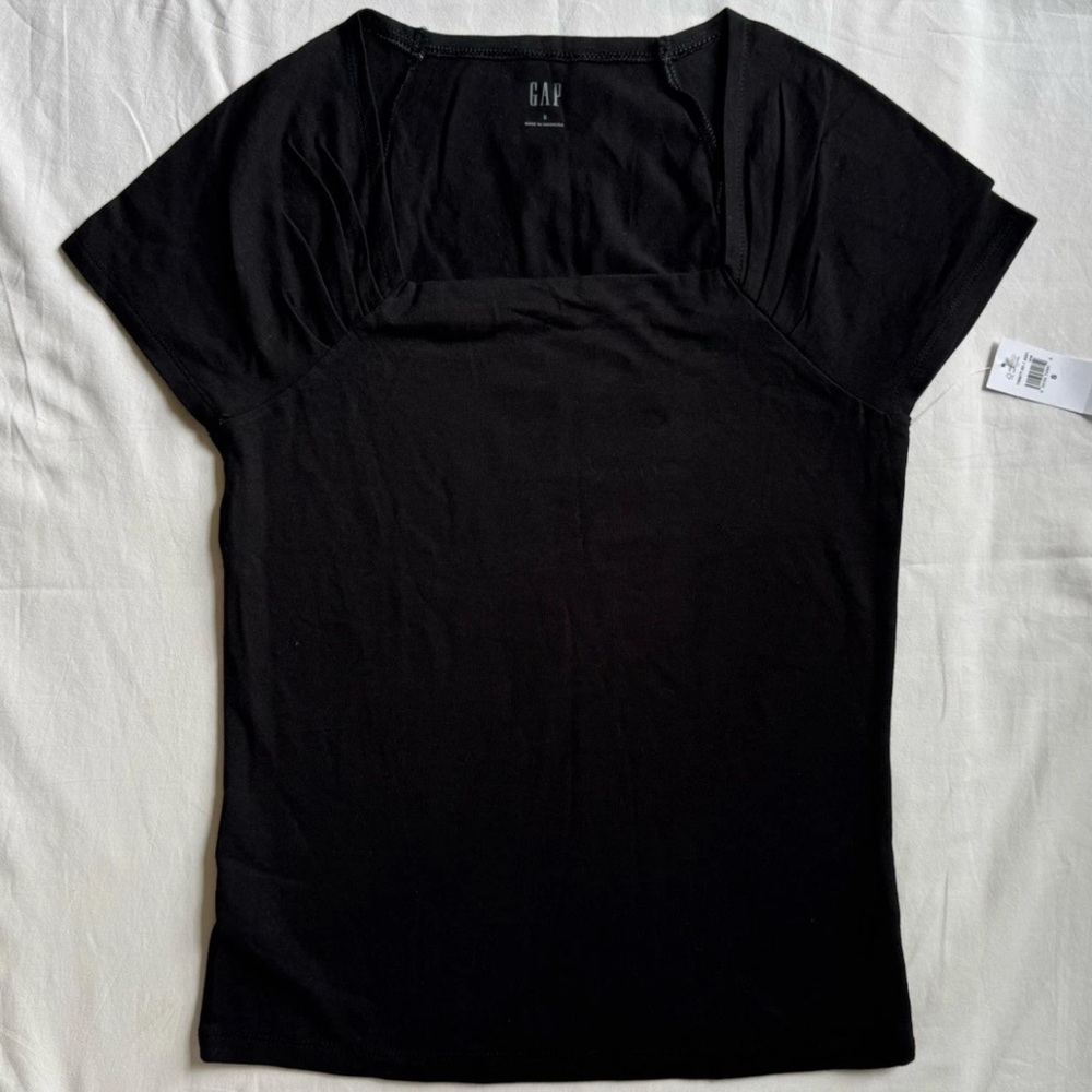 GAP NWT Women's size small fitted top black square neck line